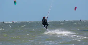 Faire du kitesurf et du wingfoil en Guadeloupe