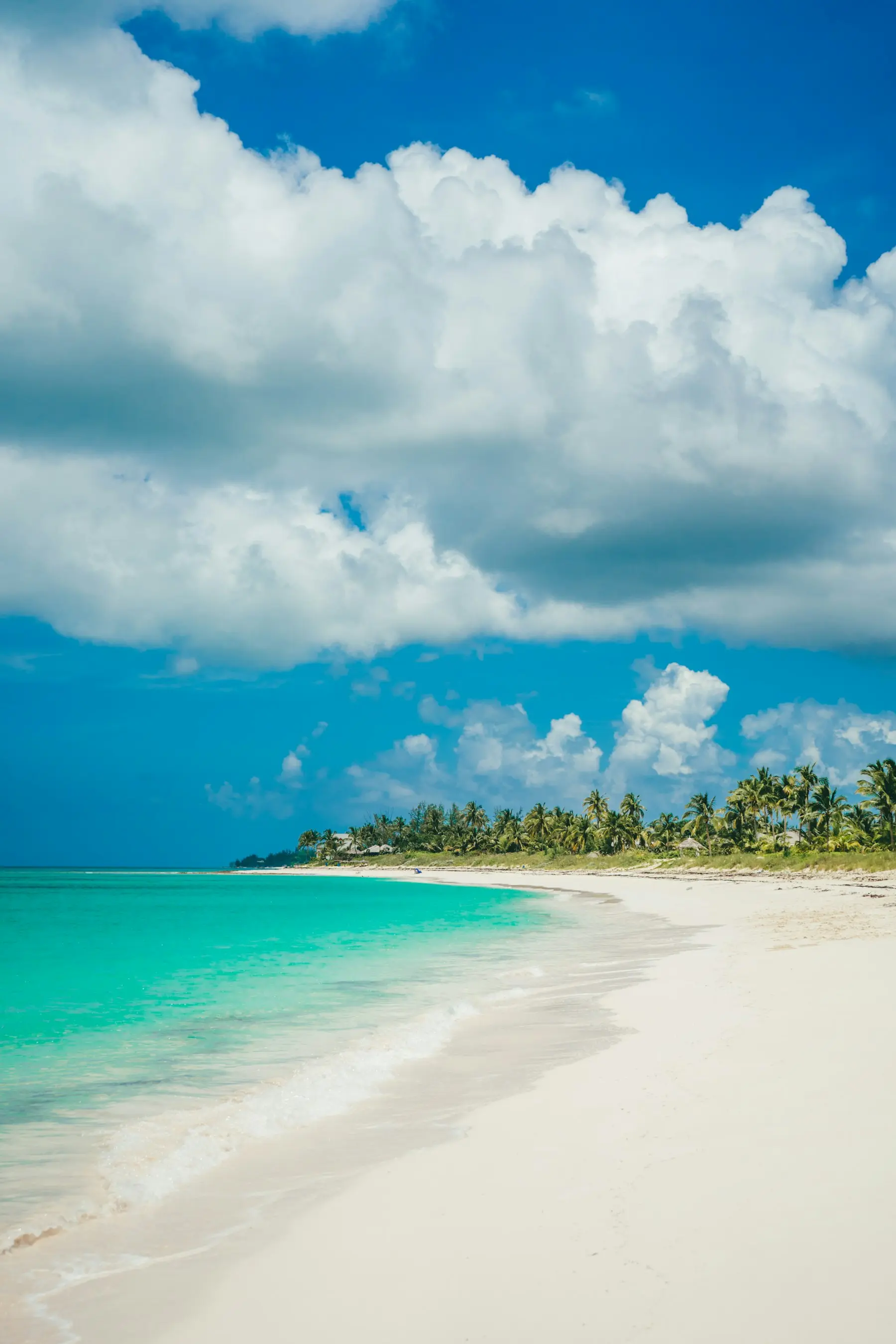 Plage et eau turquoise pour illustrer le budget d’un voyage aux Bahamas