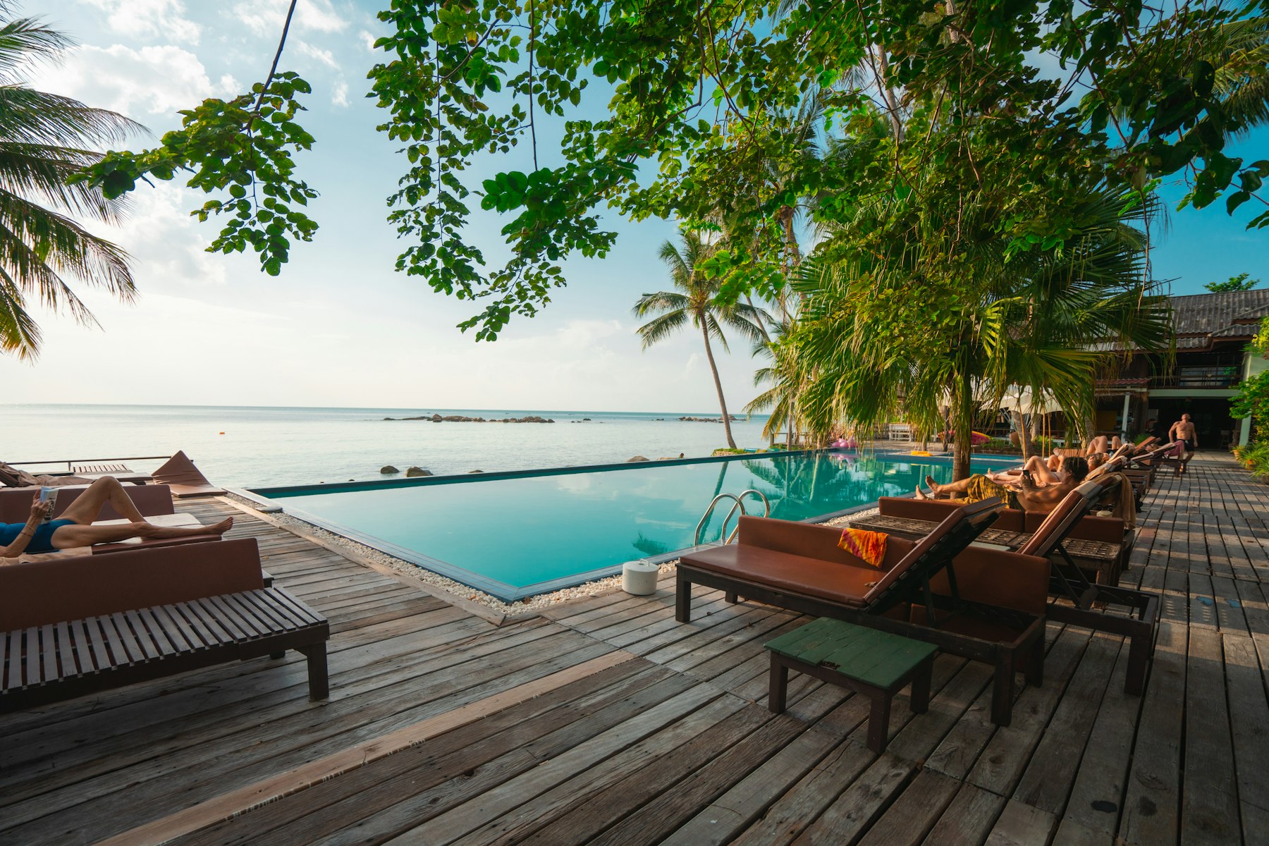 Terrasse face à la mer pour illustrer où loger en Martinique