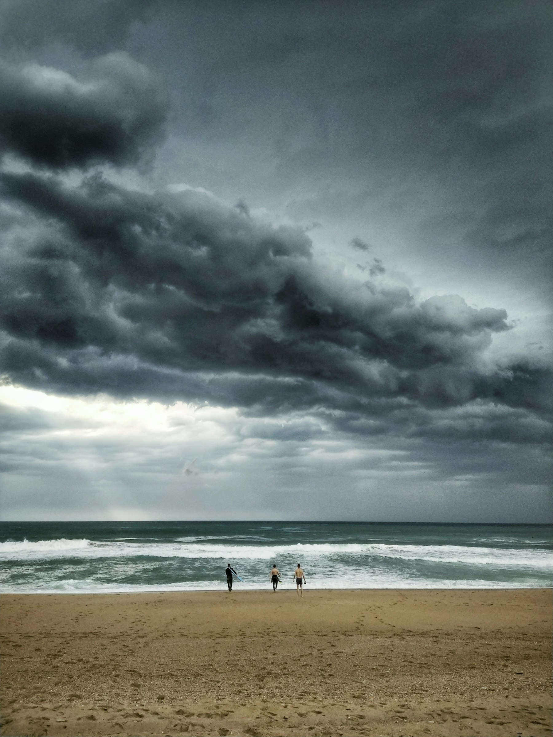Mer agitée et ciel couvert pour illustrer la Martinique quand il pleut